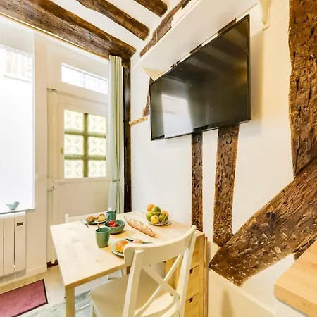 Antique-Style Flat In Val-De-Grace Paris